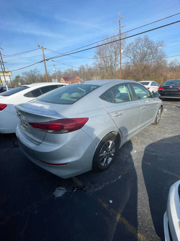 2017 Hyundai Elantra SE photo 2