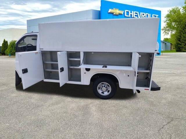 2025 Chevrolet Express 3500