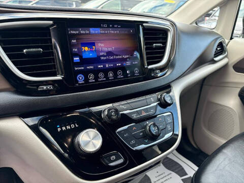 2017 Chrysler Pacifica Touring-L