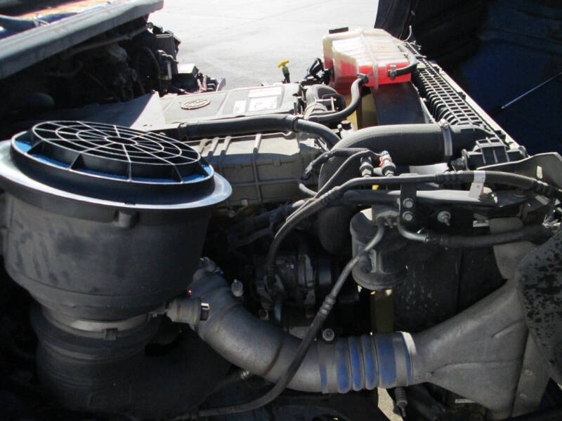 2011 Freightliner Business class M2