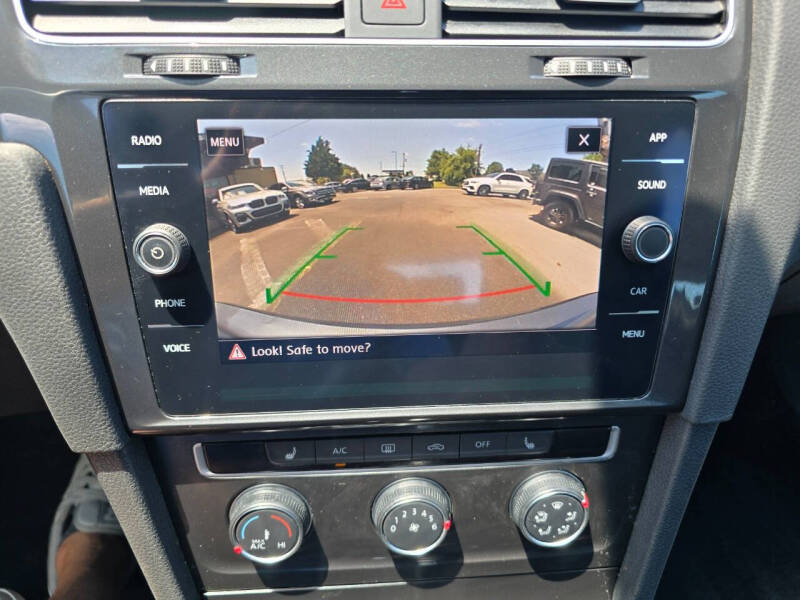 2019 Volkswagen Golf SE