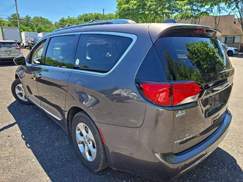 2017 Chrysler Pacifica Hybrid Platinum