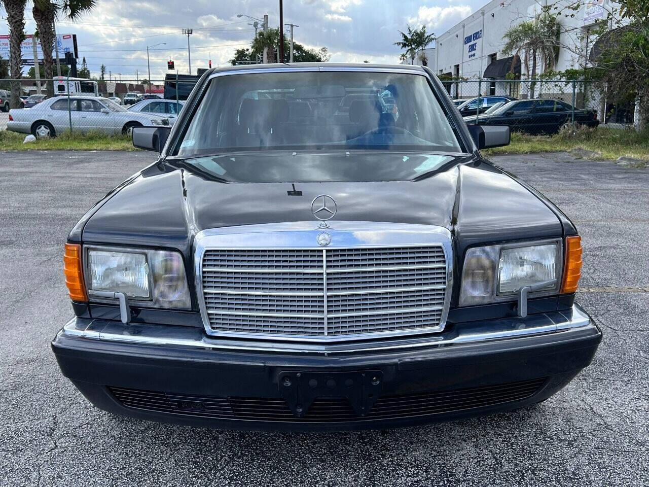 1991 Mercedes-Benz 560-Class  - $11,900