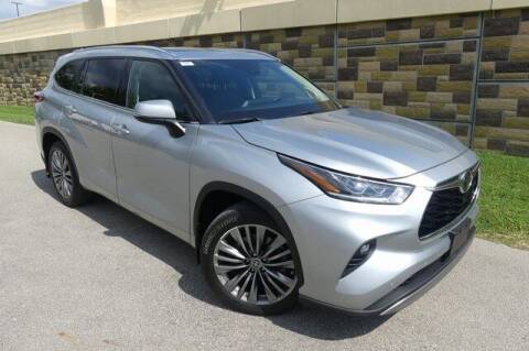 2020 Toyota Highlander for sale at Tom Wood Used Cars of Greenwood in Greenwood IN