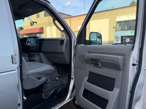 2011 Ford E-Series E-350 SD XLT