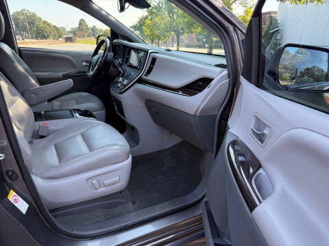 2018 Toyota Sienna XLE Premium 8-Passenger
