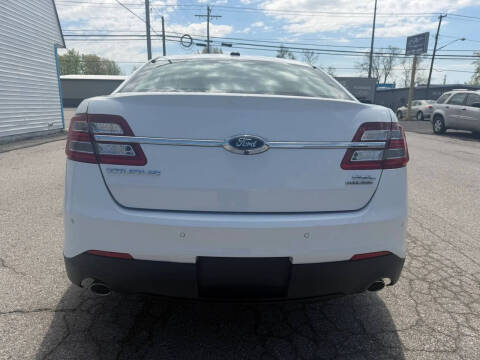 2019 Ford Taurus SEL