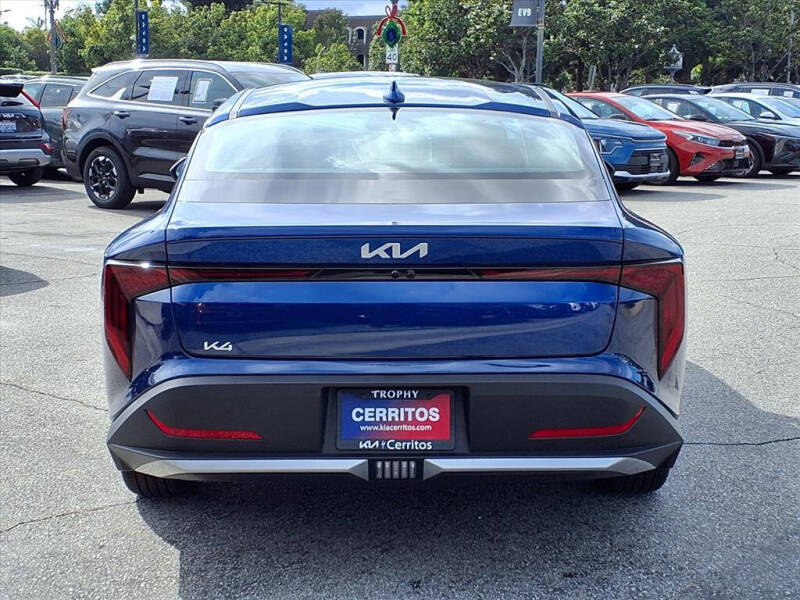 2025 Kia K4 LXS