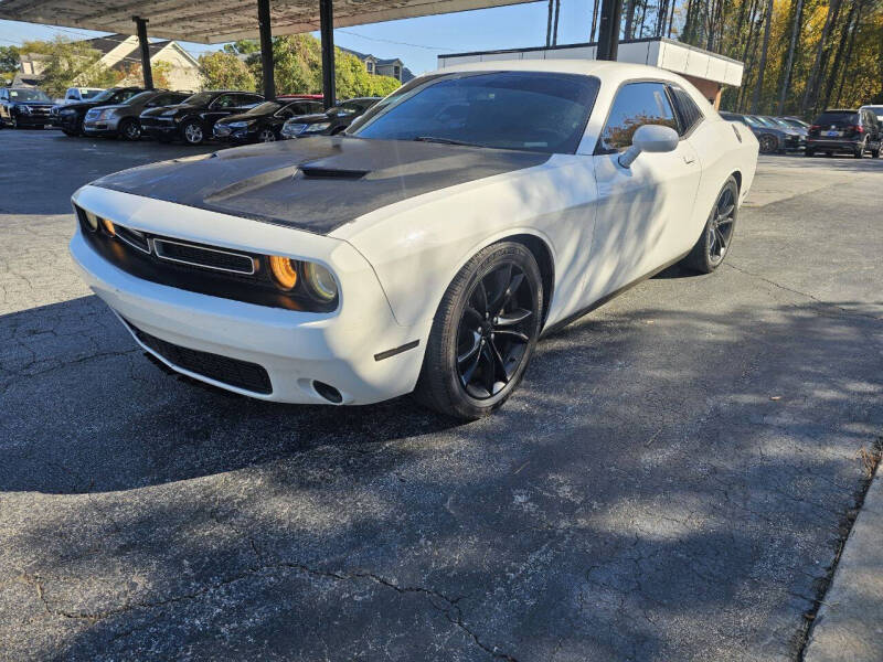 2015 Dodge Challenger SXT's photo