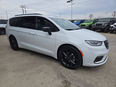 2026 Chrysler Pacifica Select