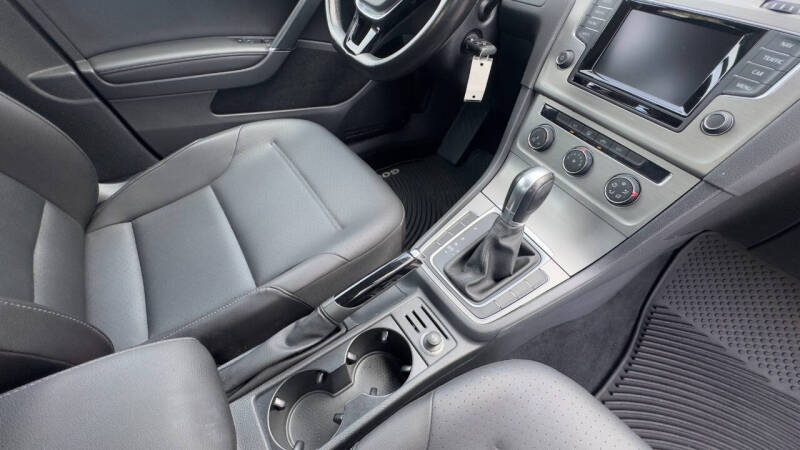 2015 Volkswagen Golf TSI SE