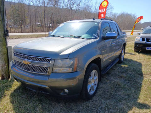 2011 Chevrolet Avalanche for sale at Court House Cars, LLC in Chillicothe OH