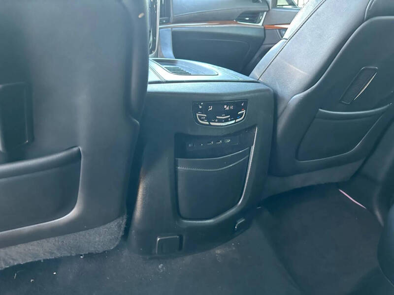 2018 Cadillac Escalade ESV Luxury