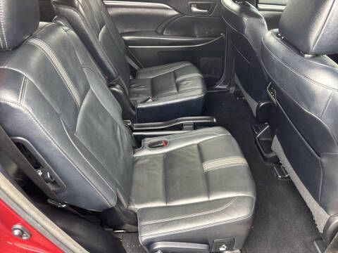 2017 Toyota Highlander SE