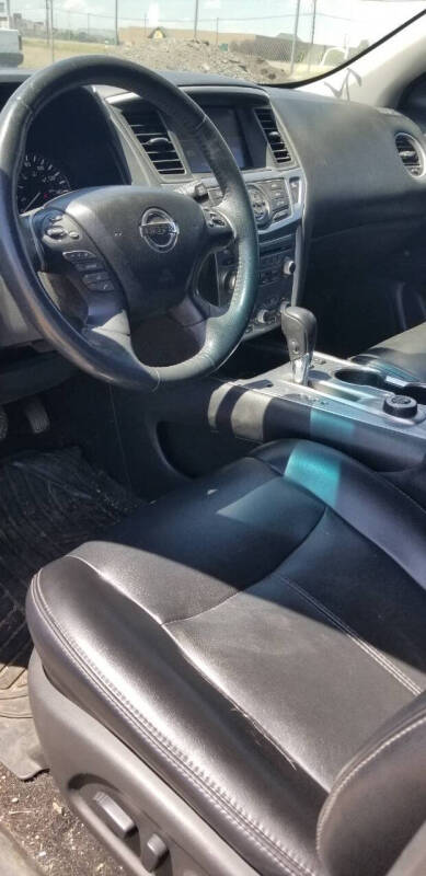 2017 Nissan Pathfinder SL