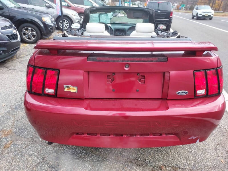 2004 Ford Mustang Deluxe