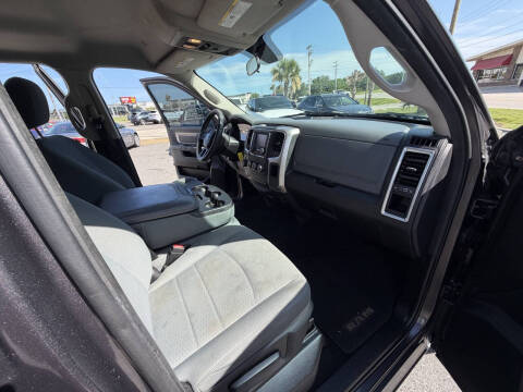 2017 RAM 1500 SLT
