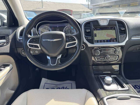 2022 Chrysler 300 Touring L