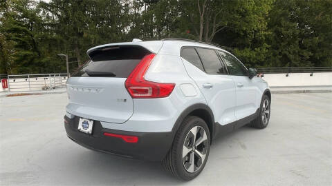 2026 Volvo XC40 B5 Plus