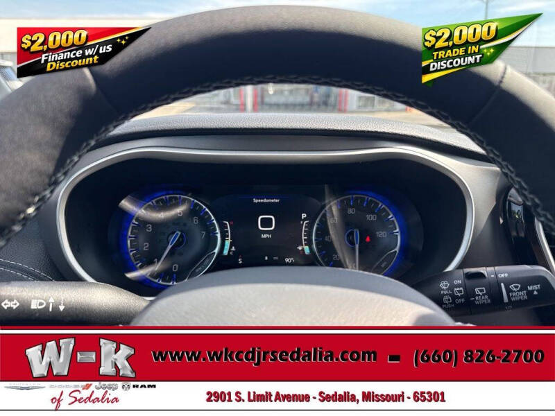 2027 Chrysler Pacifica Select