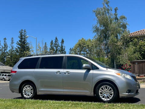 2013 Toyota Sienna for sale at California Diversified Venture in Livermore CA