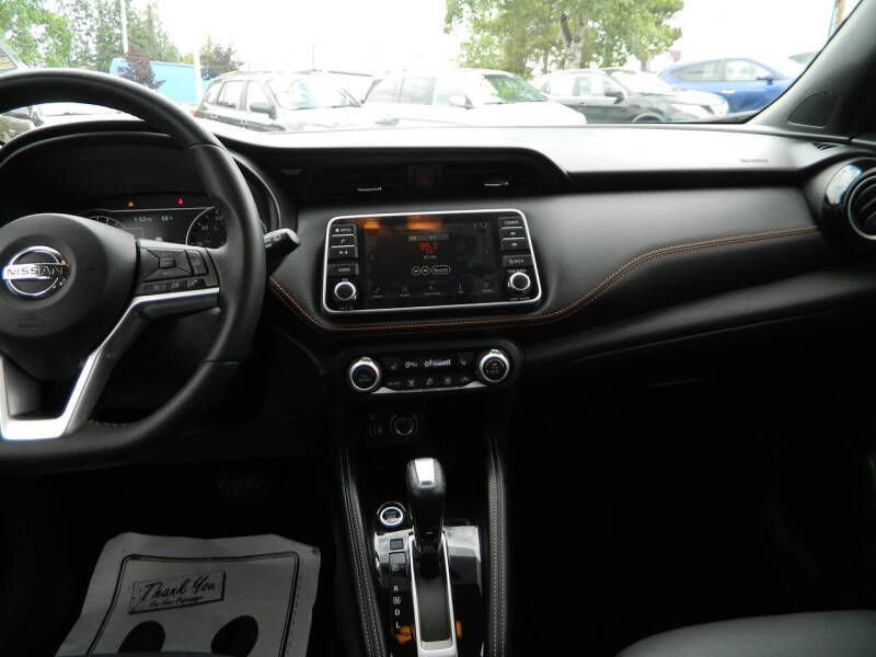2019 Nissan Kicks SR