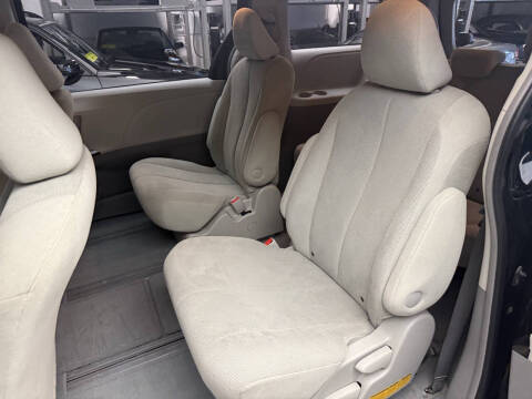 2011 Toyota Sienna Base 7-Passenger