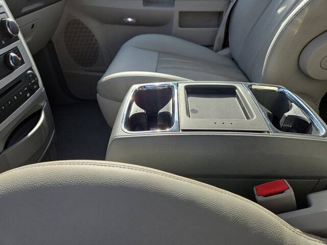 2009 Chrysler Town and Country Touring