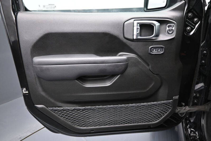 2025 Jeep Gladiator NightHawk