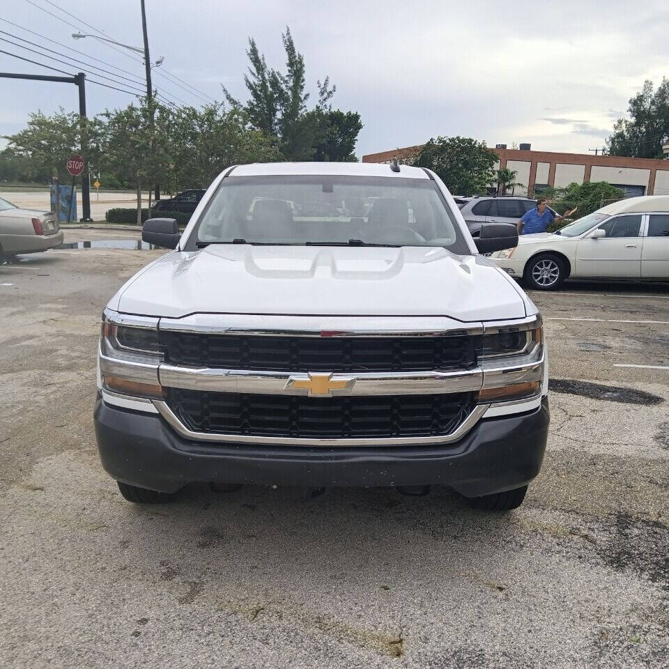 2018 Chevrolet Silverado Pickup - $15,950