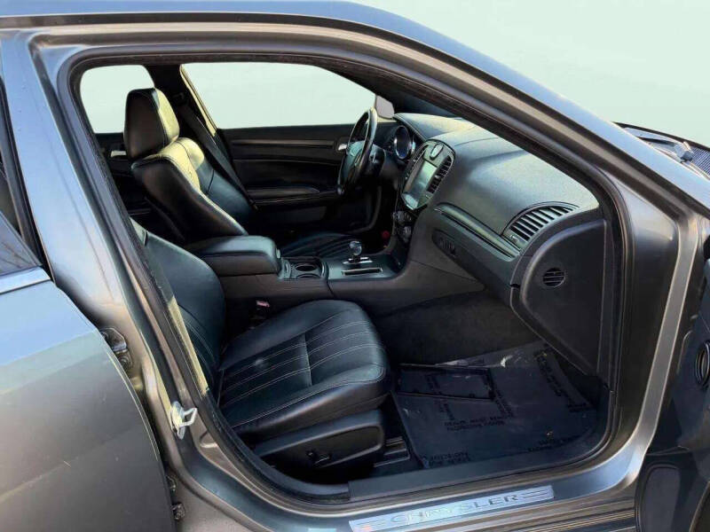 2012 Chrysler 300 S V6