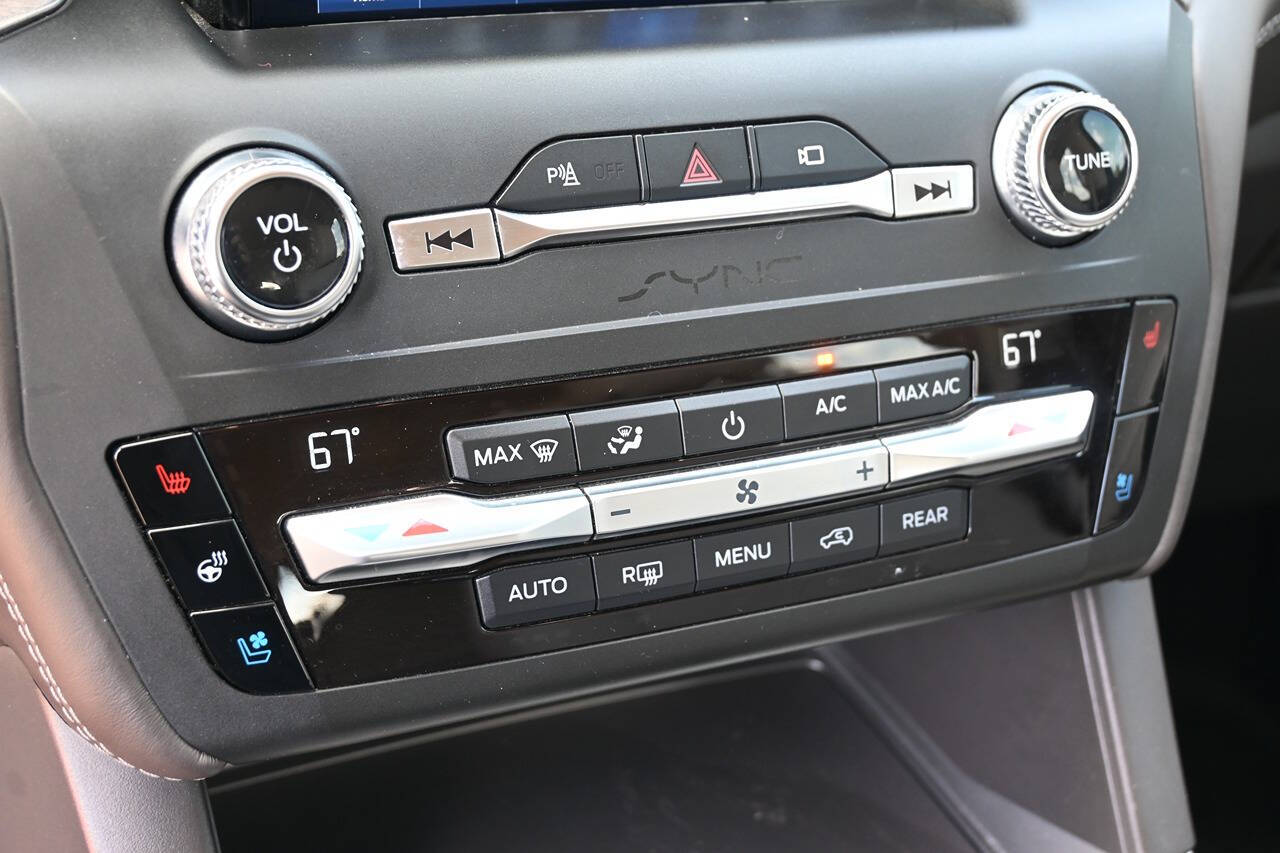 2020 Ford Explorer 31