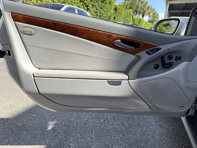 2003 Mercedes-Benz SL-Class 31