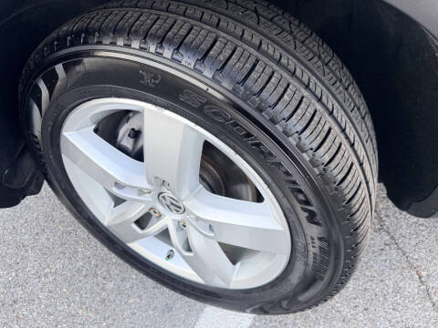 2014 Volkswagen Touareg V6 Sport