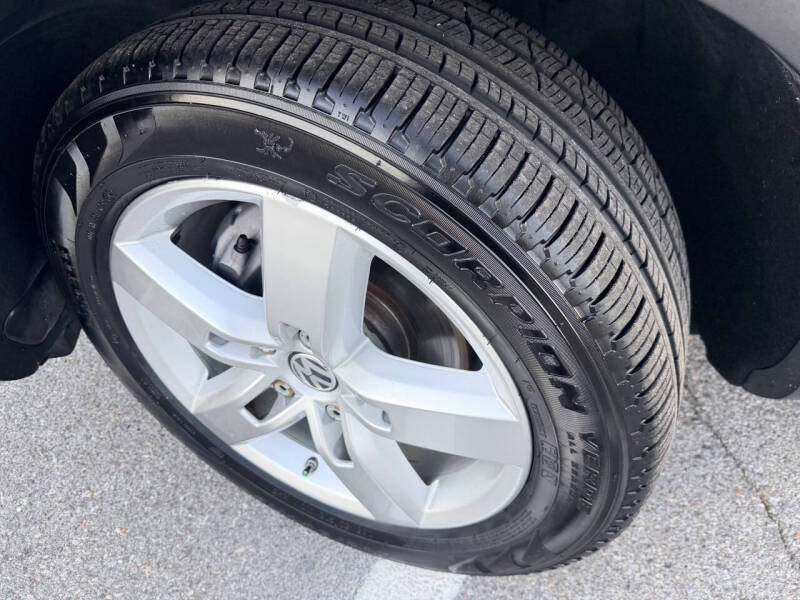 2014 Volkswagen Touareg V6 Sport