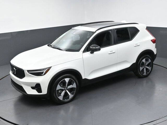 2026 Volvo XC40 B5 Plus