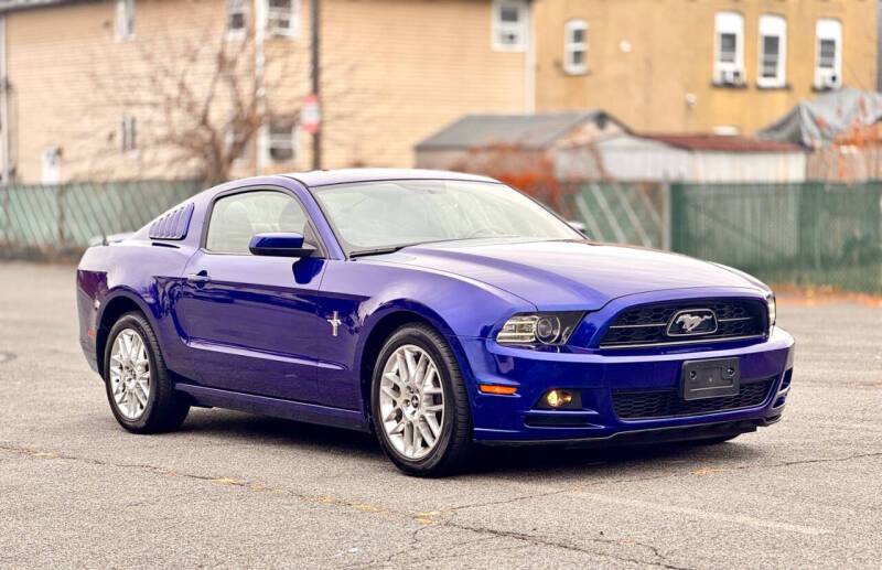 2014 Ford Mustang V6 Premium photo 3