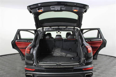 2017 Porsche Cayenne Platinum Edition