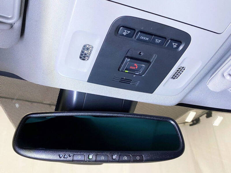 2022 Toyota Camry Hybrid XLE