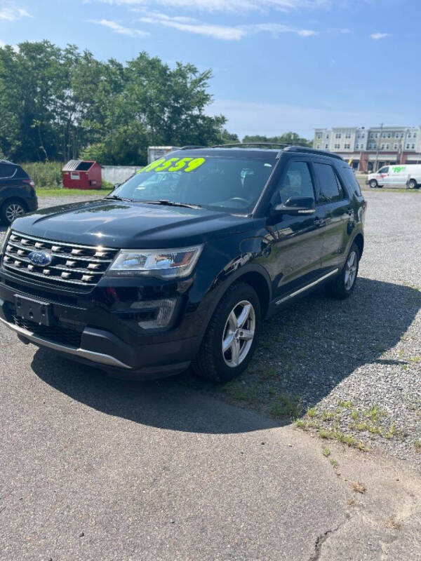 2017 Ford Explorer XLT photo 2