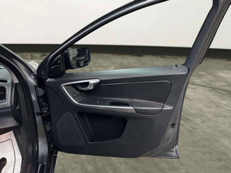 2017 Volvo XC60 T5 Dynamic