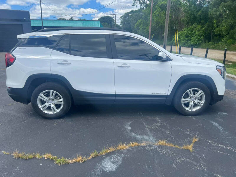 2022 GMC Terrain SLE photo 2