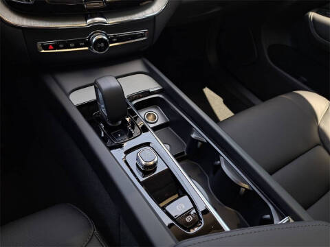 2025 Volvo XC60 B5 Plus Dark Theme