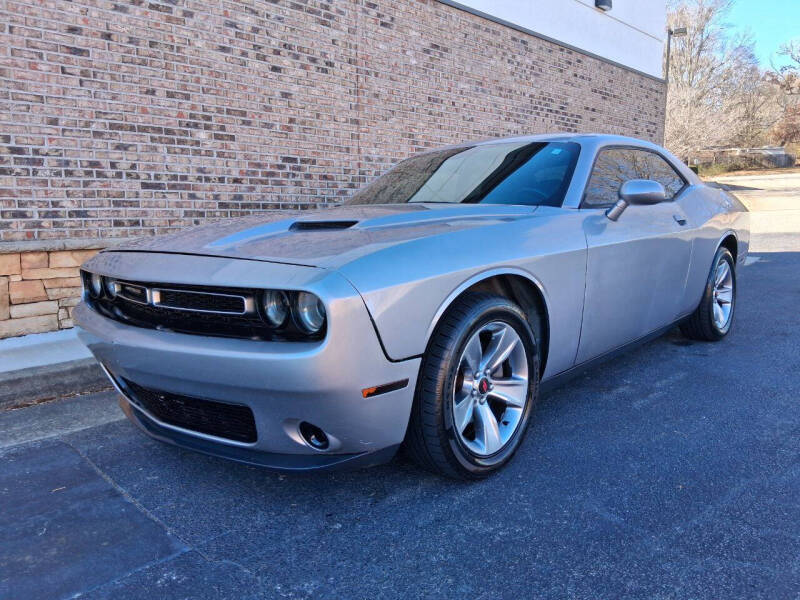 2016 Dodge Challenger SXT's photo