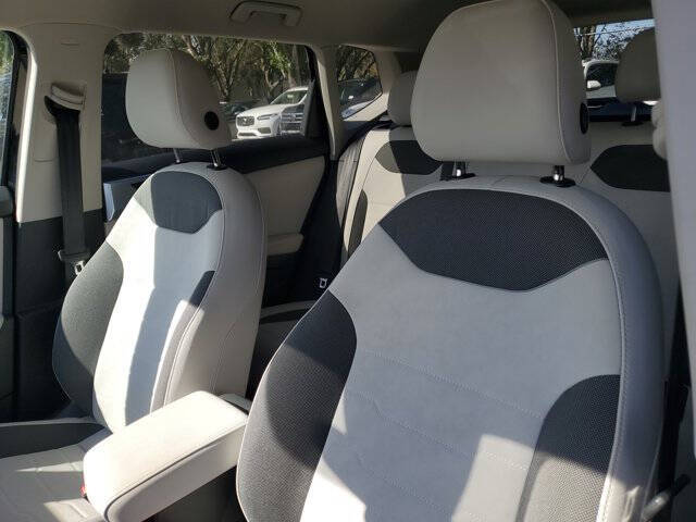 2025 Volkswagen Taos SE