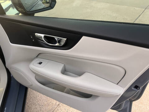 2022 Volvo S60 B5 Momentum