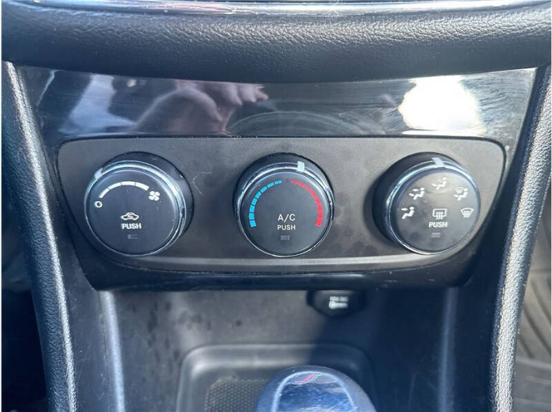 2014 Chrysler 200 LX