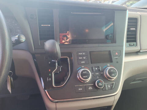 2015 Toyota Sienna LE 8-Passenger