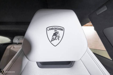 2025 Lamborghini Urus SE