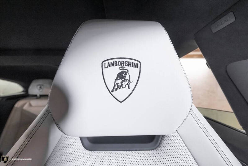 2025 Lamborghini Urus SE